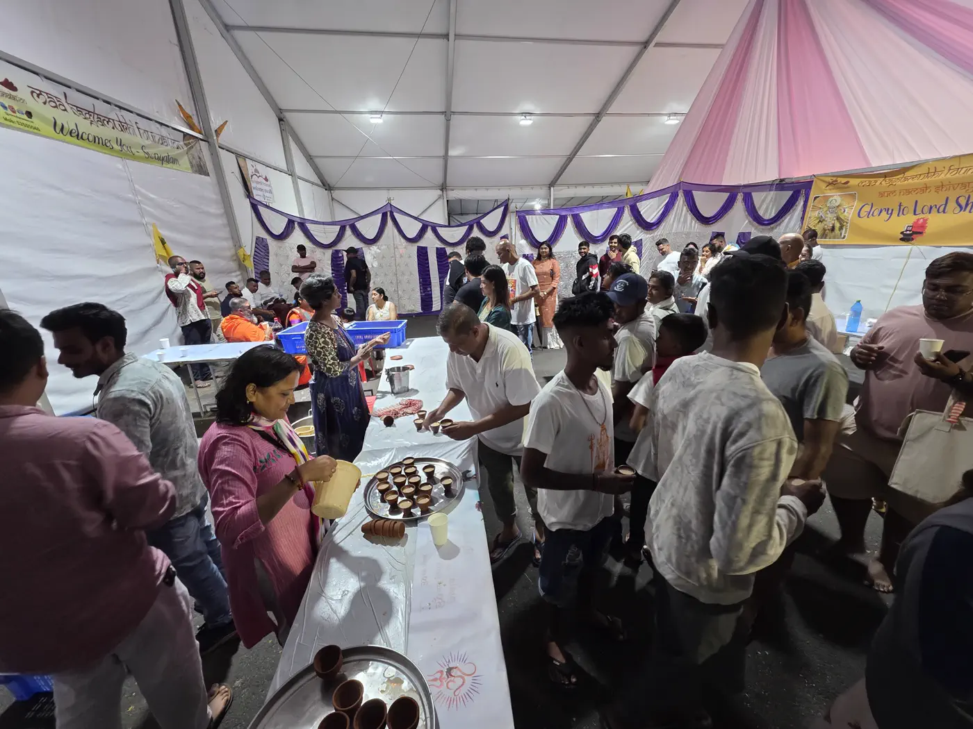 Ram Pottery volunteers at Ganga Talao Mauritius